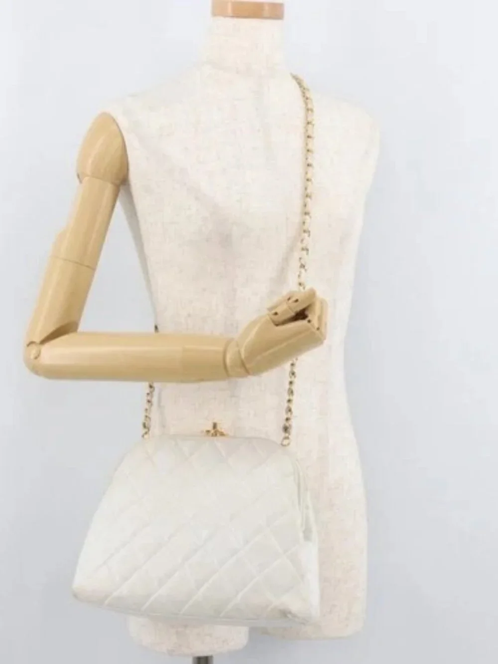 CHANEL Matelasse Chain Shoulder Bag Lamb Skin White Gold CC Auth 181776V